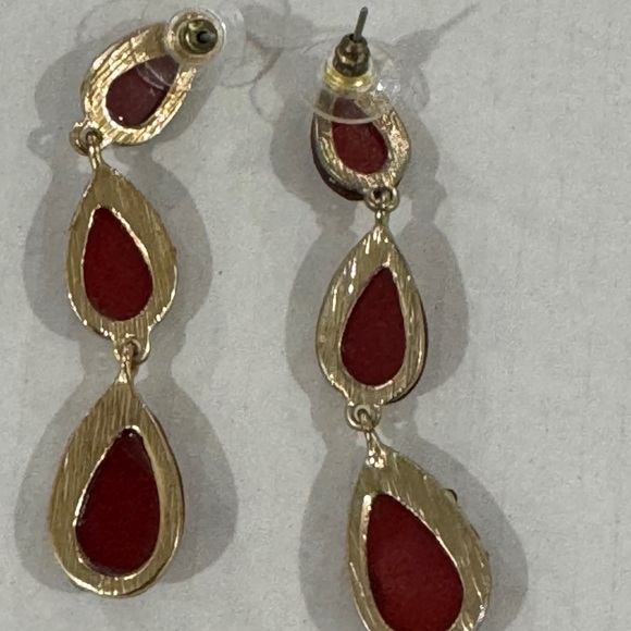 ✨ Red Teardrop Statement Earrings ✨ - Picture 4 of 4